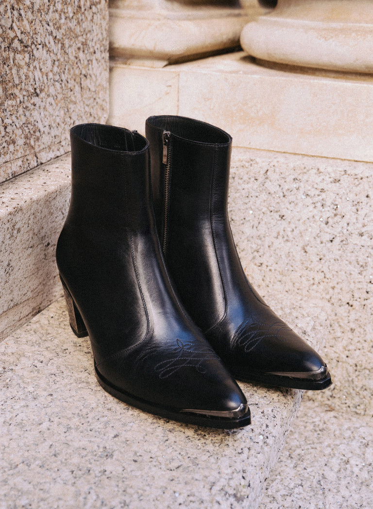 Black Leather Western Boots with Engraved Metal 60mm Boot